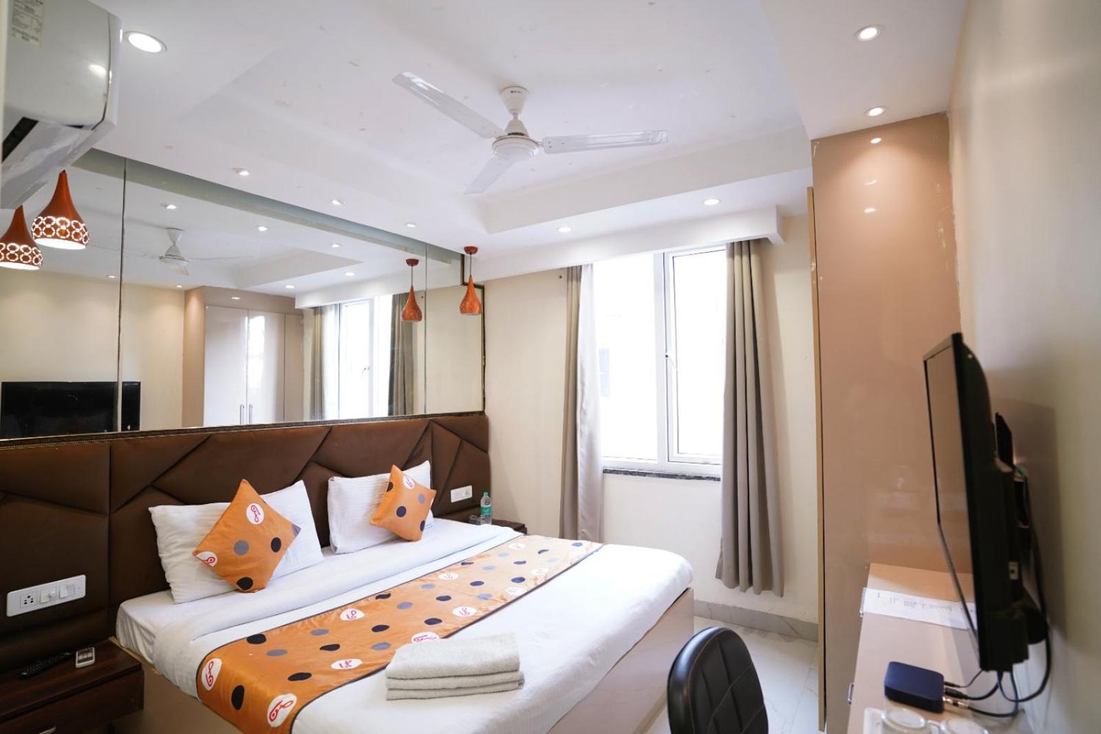 Hotel Leo Saffron - Pitampura デリー エクステリア 写真