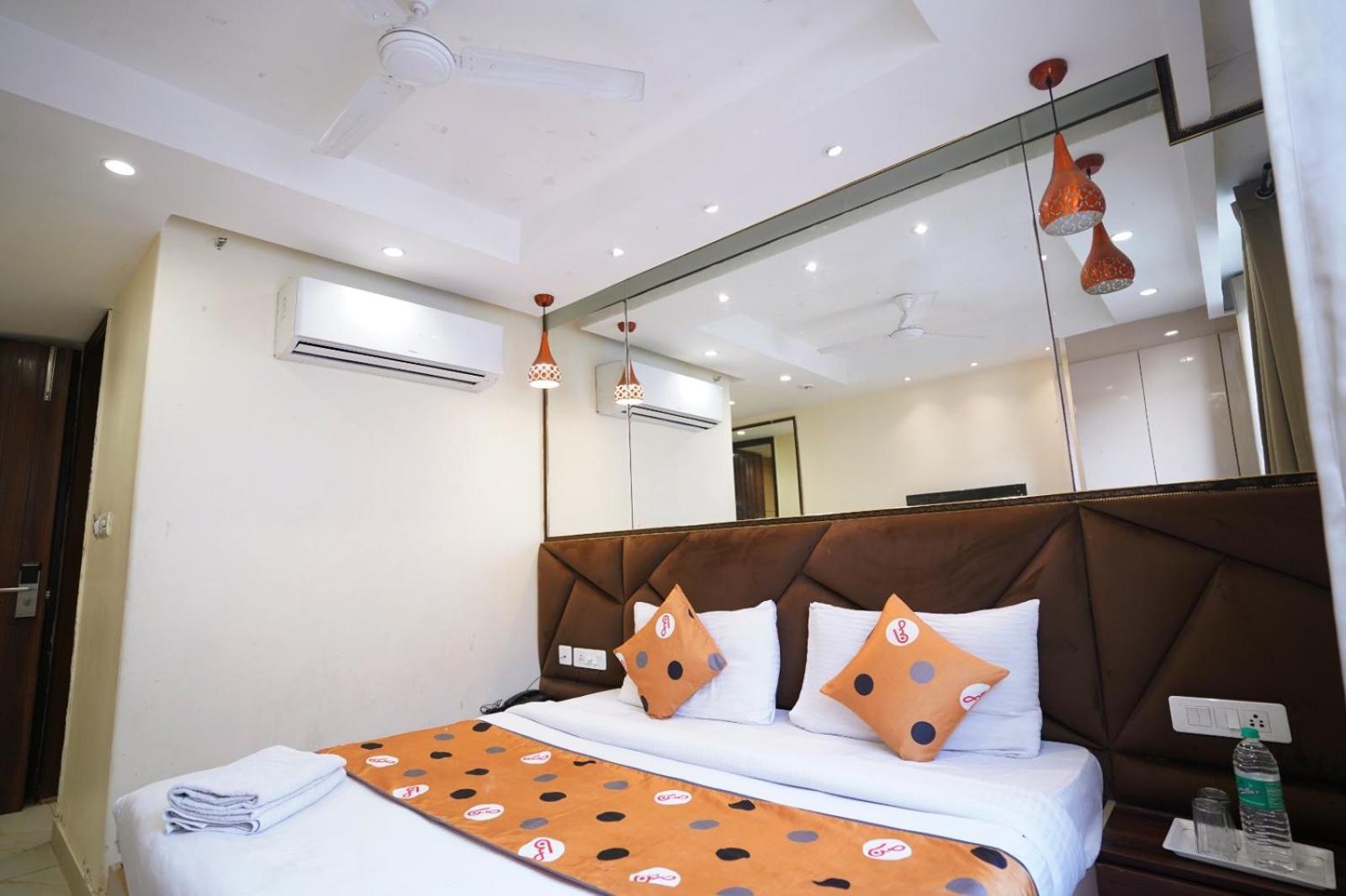 Hotel Leo Saffron - Pitampura デリー エクステリア 写真