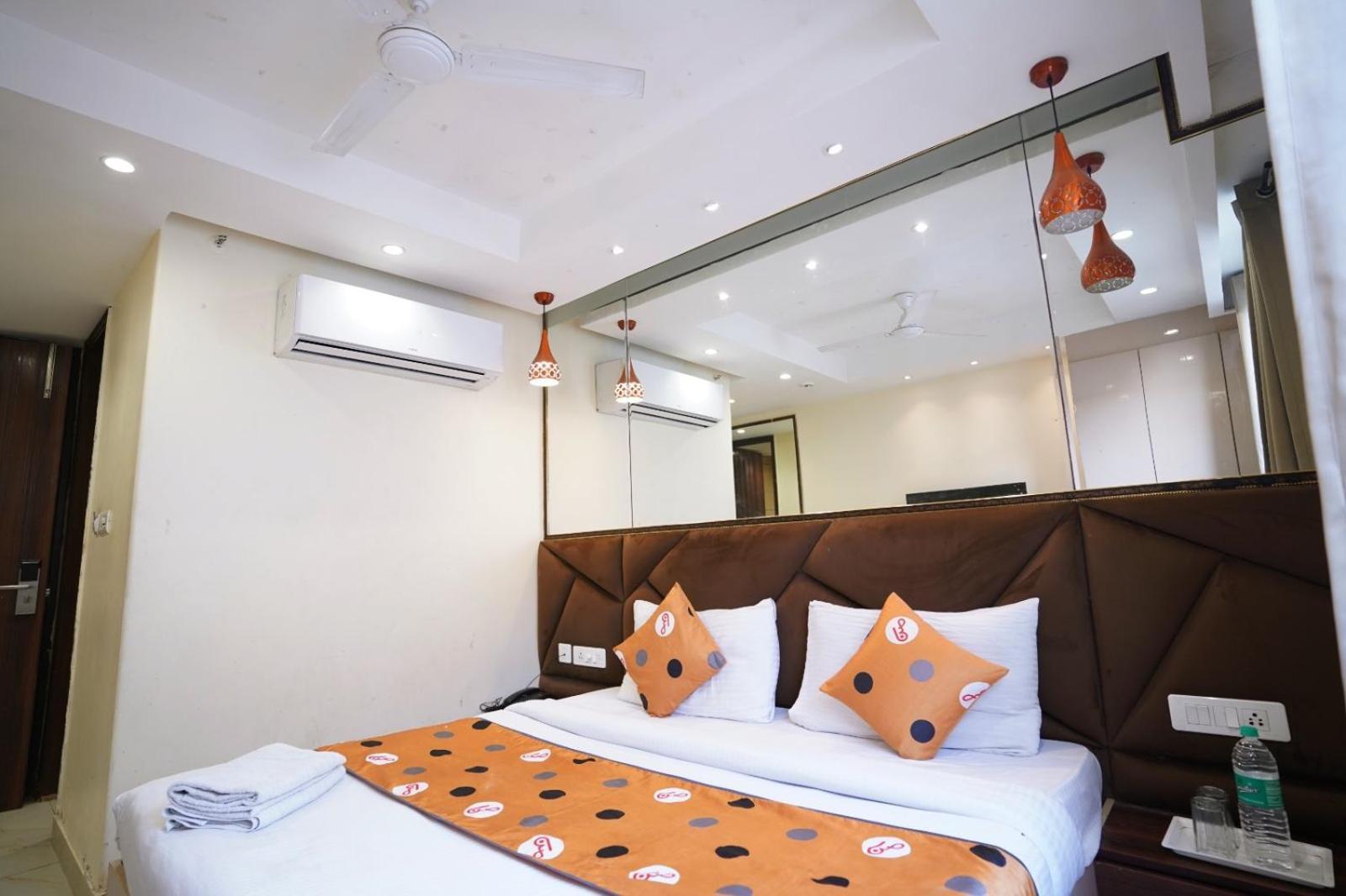 Hotel Leo Saffron - Pitampura デリー エクステリア 写真